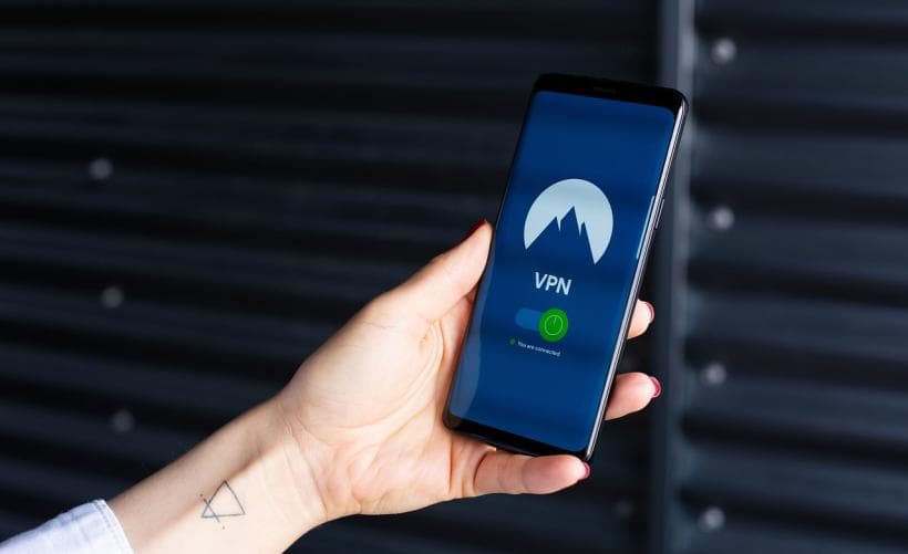 在配置IPv4网络时，首选DNS服务器地址应该如何填写？