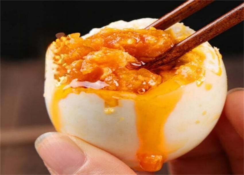 高邮鸭蛋：松、沙、油、鲜、细、嫩
