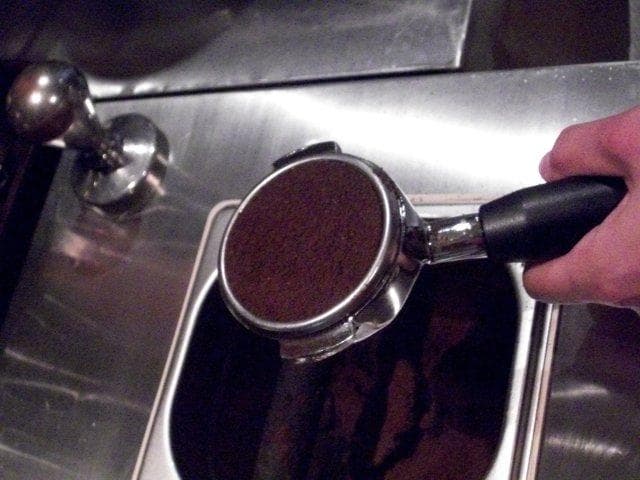 意式浓缩咖啡压粉力度多大？如何压平咖啡粉？Espresso制作方式