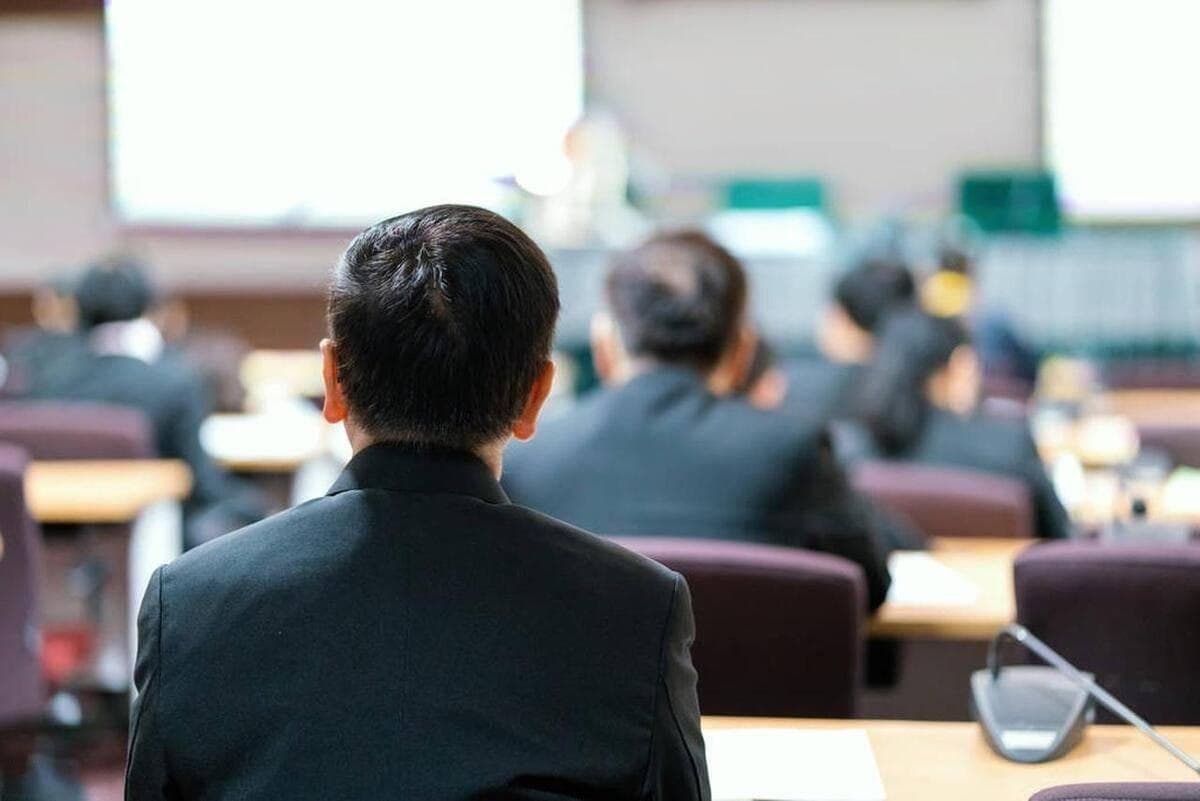 这4种岗位，别再傻傻以为是公务员，其实连编制都没有