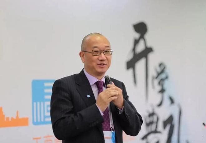 冯仑的提醒：一个人变强之前，往往会在两个方面很安静