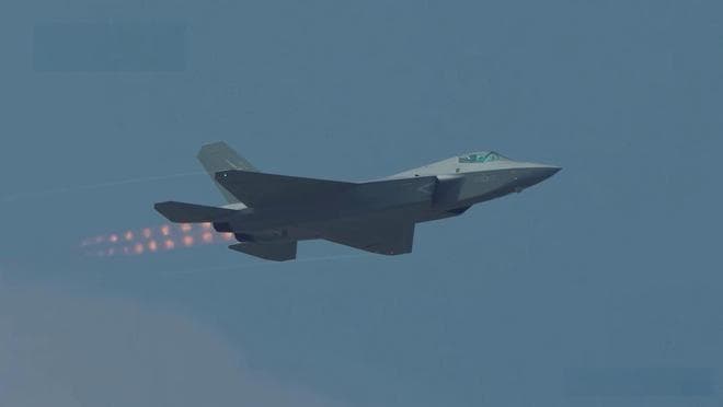 中国歼-35A战斗机：PL-15导弹加持下的制空权争夺利器