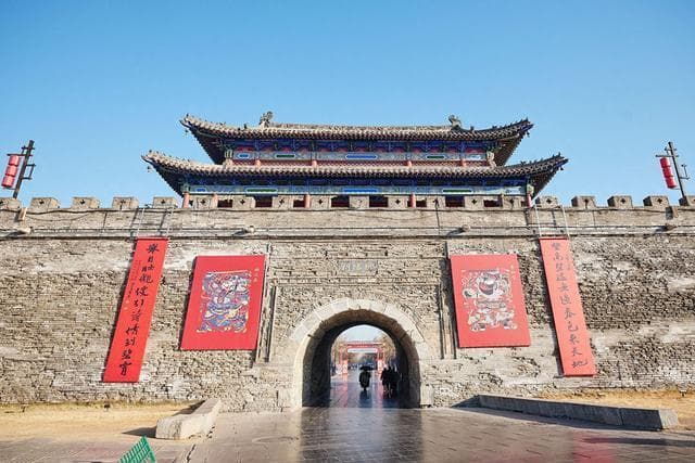河南商丘古城，一座承载着厚重历史的文化名城，地下叠摞六座都城
