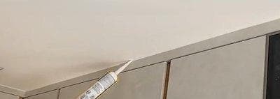定制衣柜和墙有缝隙吗？全屋定制柜子和墙面有缝隙谁处理？