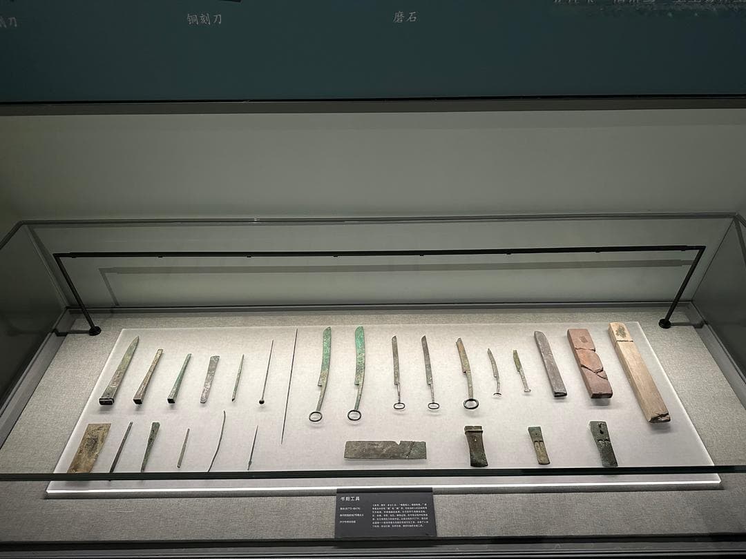 春秋豪华文具出圈，两千多年前的古人怎样写字？