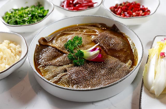 重庆火锅必点十大菜品：从毛肚到苕粉的美味指南