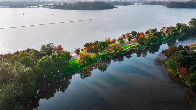 南京马拉松最美赛道：玄武湖环湖路的自然人文魅力