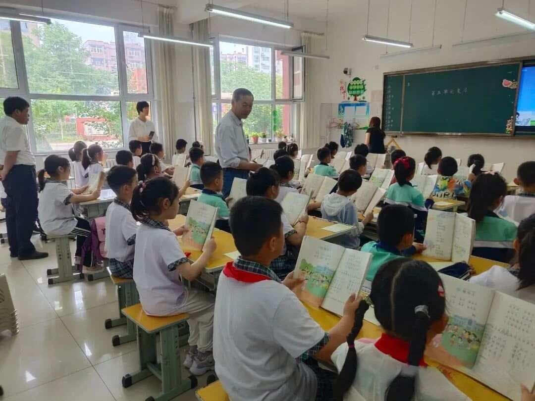 第一课堂与第二课堂：教育体系中的互补与矛盾