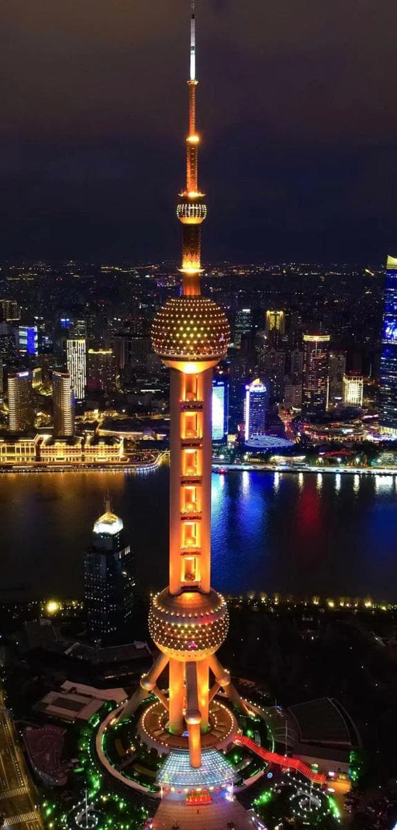 实时路线指引，景点交互体验，人流峰值监控……上海的旅游也开始步入智能新时代了