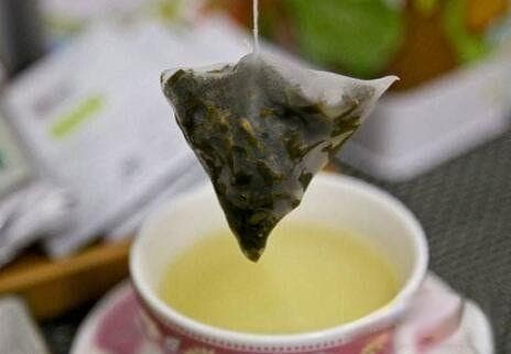 茶叶和盐水能去眼袋吗（茶叶去眼袋方法）
