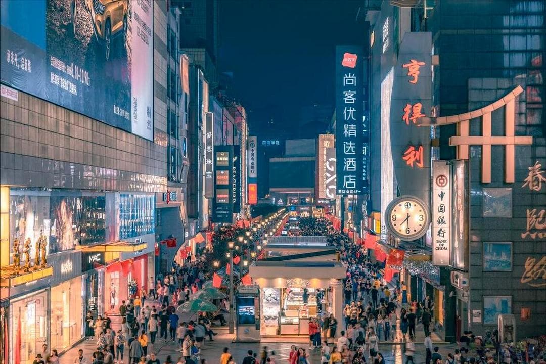 春熙路十大特色小吃：从冒菜到锅盔灌凉粉，价不贵，味地道