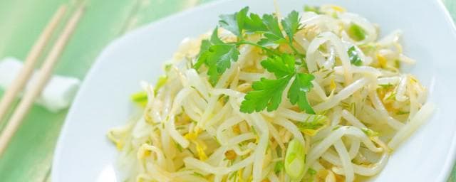绿豆芽和黄豆芽的区别：从外观到烹饪的全面解析