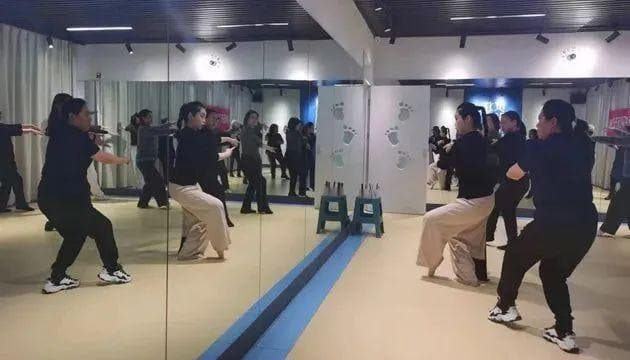 幼儿园变养老院？关停潮中的转型机遇，且看他们如何转换赛道“自救”→