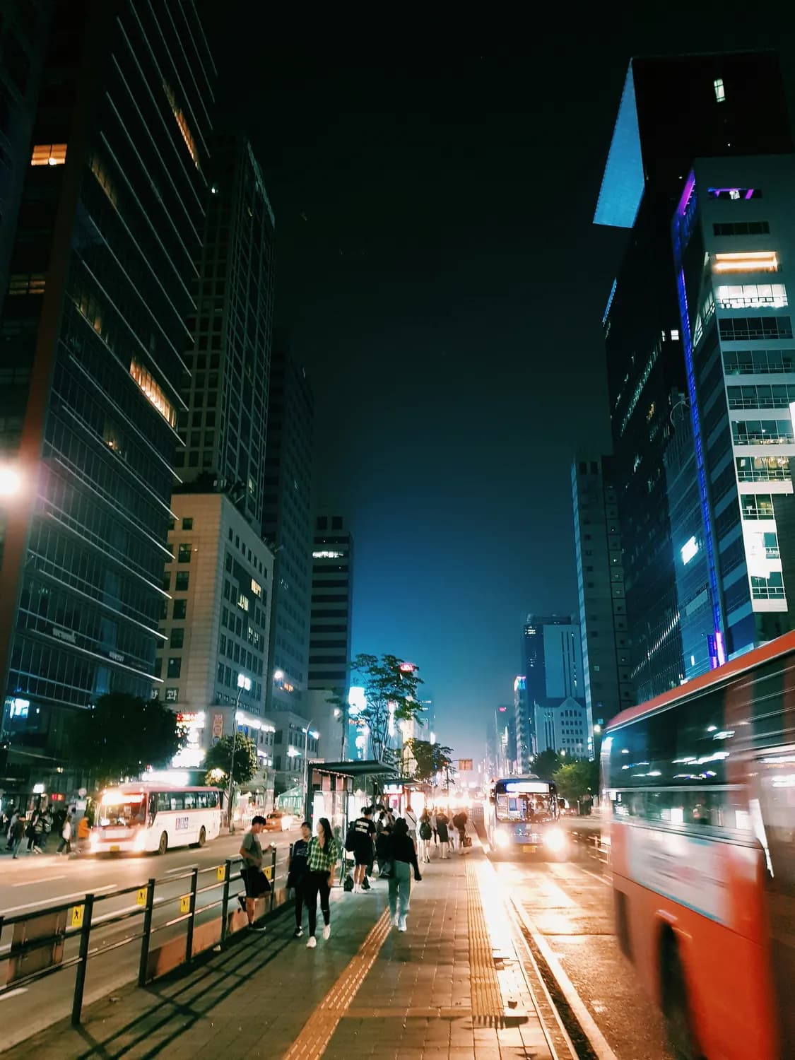 赵雷《成都》：歌里的烟火气