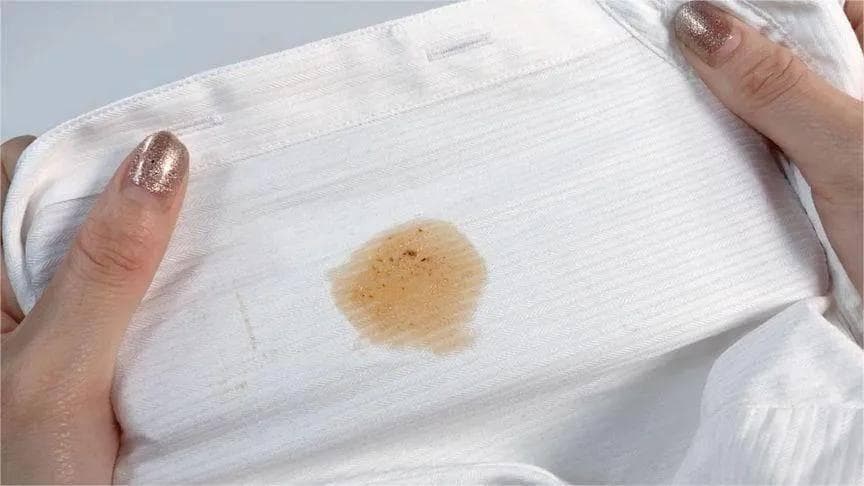 衣服上沾有油污，怎么洗都不干净，只需用它擦一擦，立刻焕然一新