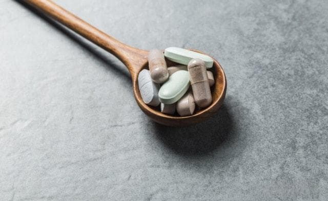 奥美拉唑被誉为“胃病神药”？是否真的有效，服用时需要注意什么