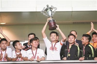 第43届省港杯足球赛开赛，越秀山体育场改造后迎首秀