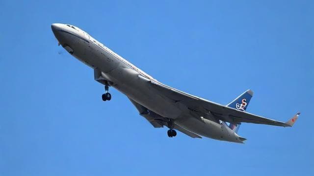 飞行日志深度解析：如何通过数据分析提升航空安全与效率？
