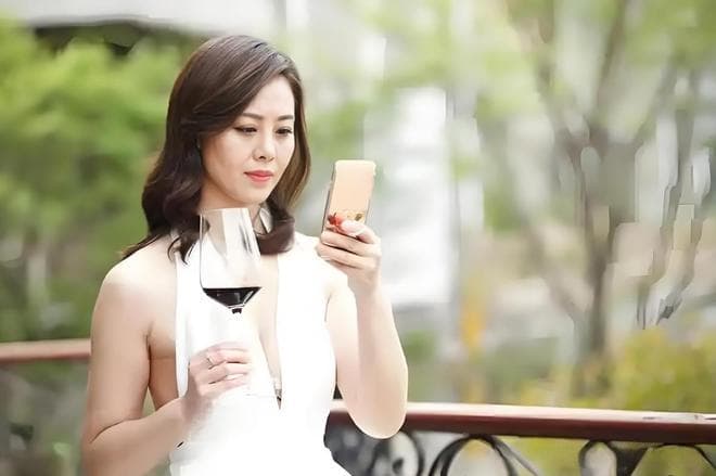 已婚单身微寡：成年人的世界里，连崩溃都是静音的