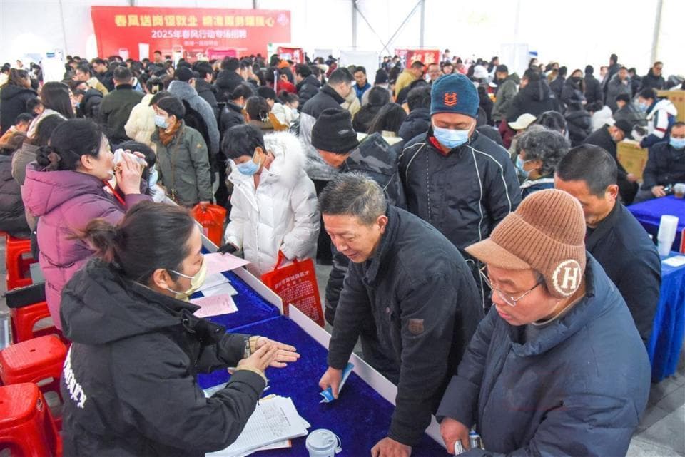 150家企业提供5000个就业岗位，湖北荆州举行新春后首场招聘会