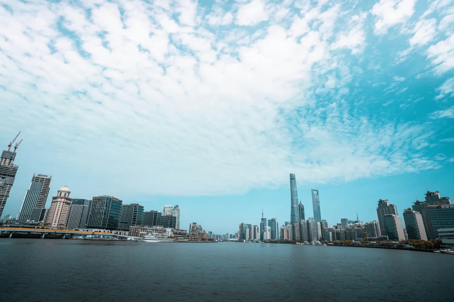 上海楼市迎三年最大成交潮，专家：理性把握购房窗口期