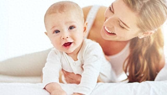 8个月大的宝宝开始认生了怎么办？3招解决分离焦虑症