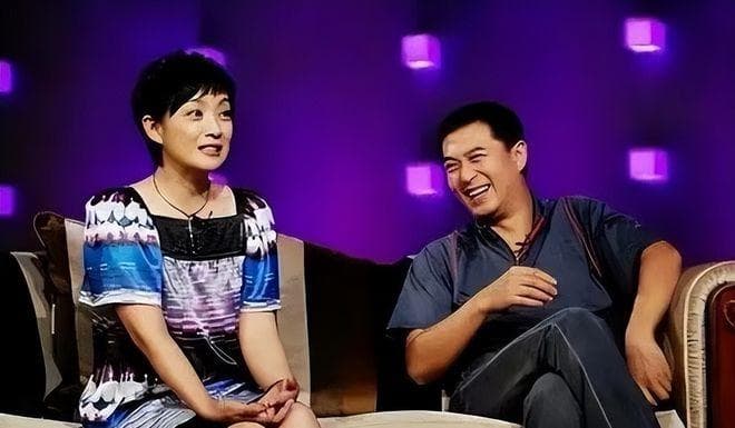张嘉益王海燕离婚传闻引热议，工作室辟谣：“假得离谱”强烈否认