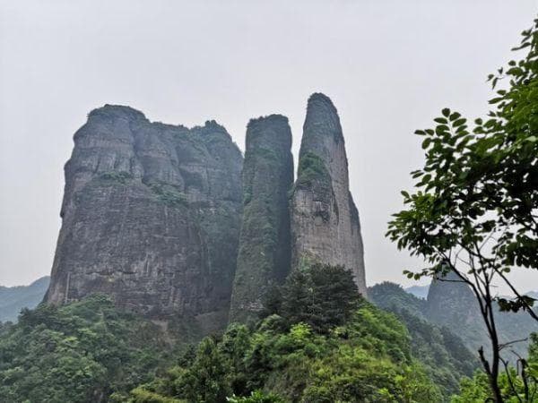 江郎山旅游攻略：三爿石、一线天等景点详解