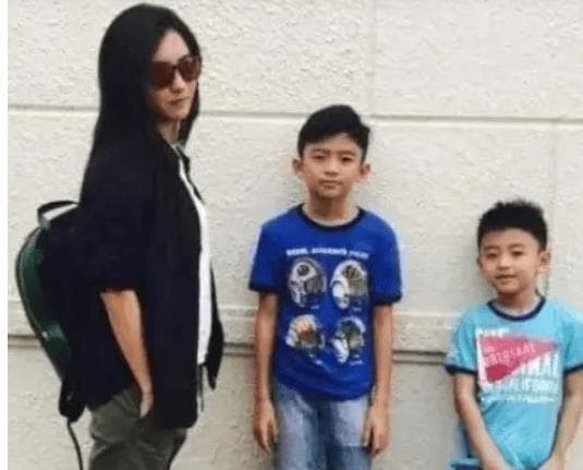 张柏芝教子学中文，谢家两兄弟成双语学霸