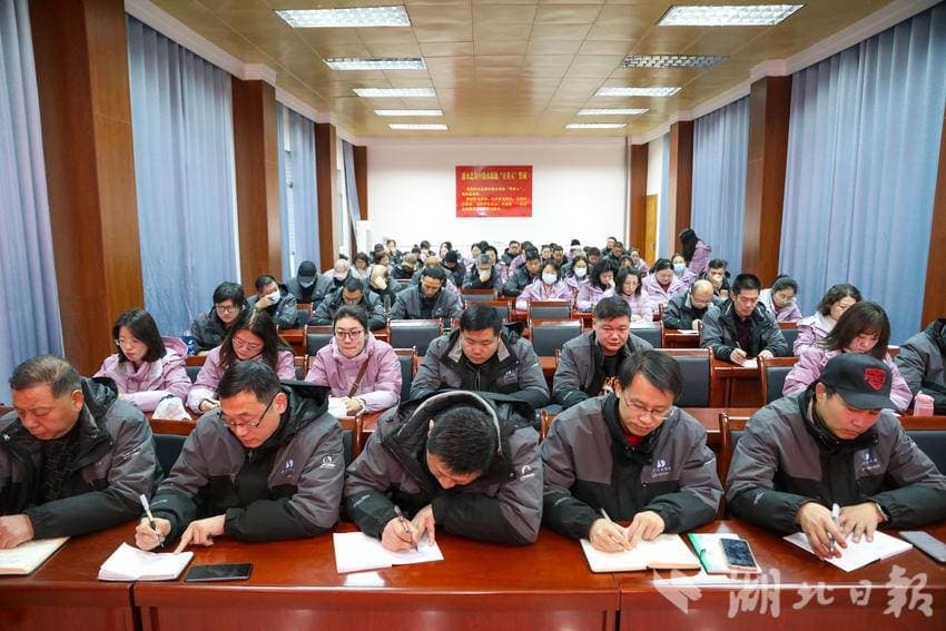 丹江口市融媒体中心举办2024年总结表彰大会