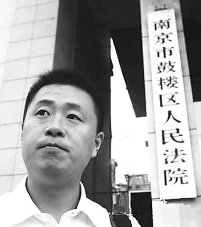 17年前，喊出“不是你撞的，干嘛去扶”的法官，他现在怎么样了？
