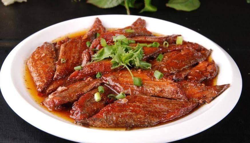 红烧带鱼这样做,肉嫩体肥,味道鲜美,做少了根本不够吃