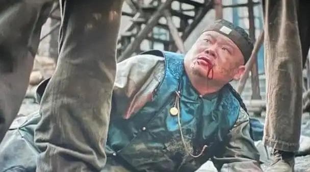 延迟写费洋古，看懂了这个角色，也就看懂了《唐探1900》