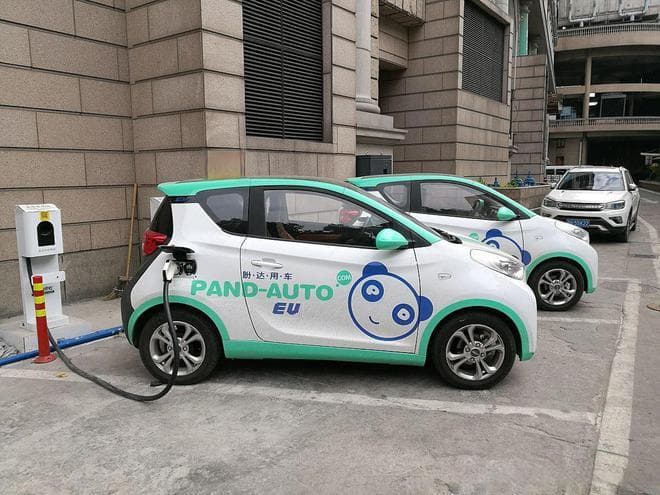 2025年买车必读：新能源 vs 燃油车，到底该怎么选？