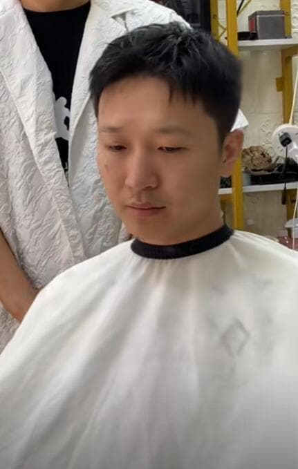 碎盖前刺发型塑造指南，潮流技巧，彰显男士独特个性魅力