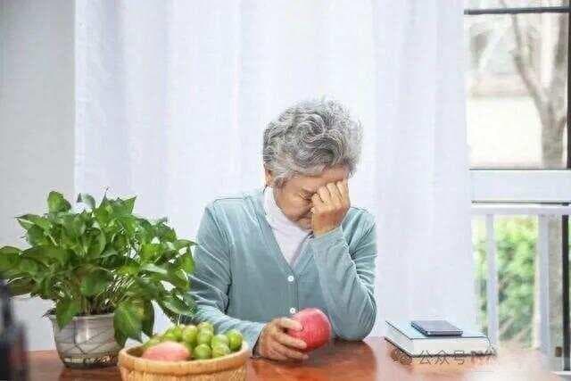 老年人如何通过饮食轻松解决便秘困扰？
