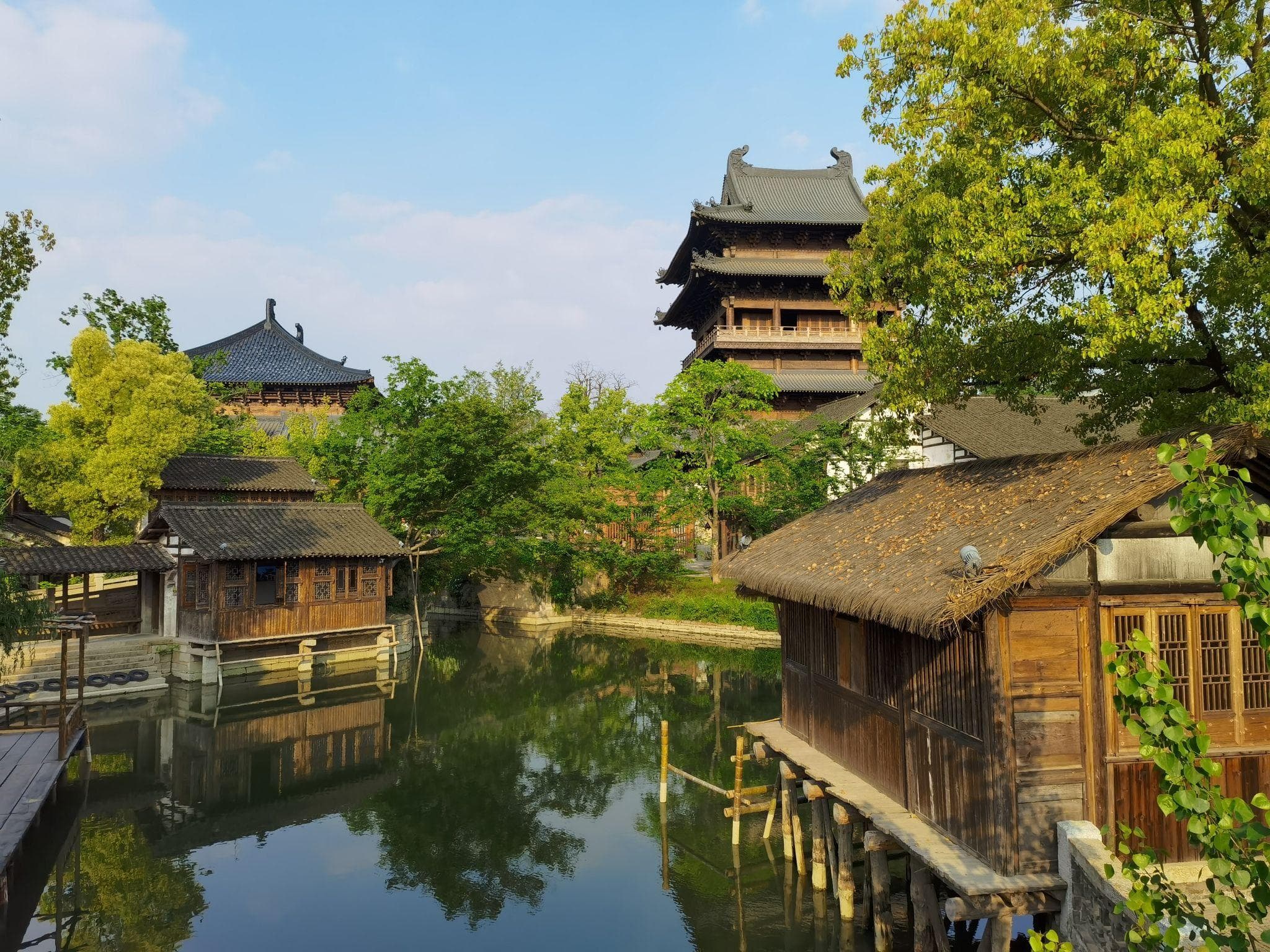 濮院时尚古镇：融合明清建筑与江南水乡特色的旅游胜地
