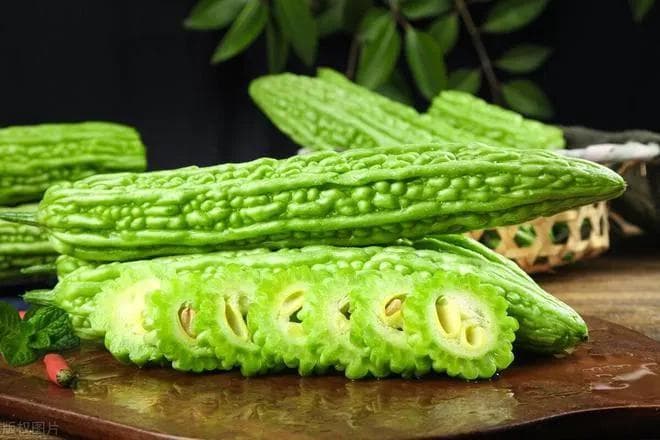 6月，这菜使劲吃，一护眼、二清热解毒、三强免疫，别不懂吃了