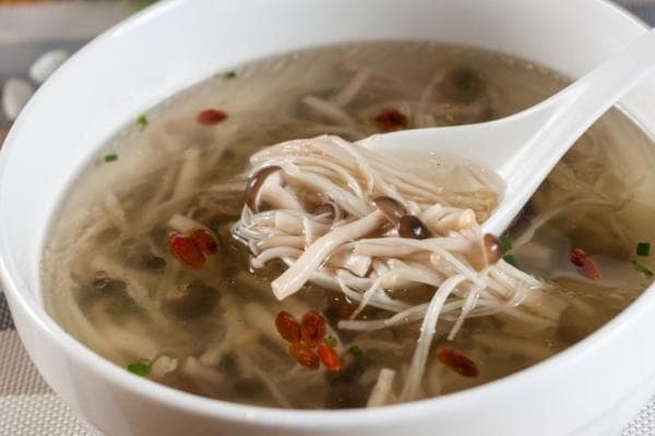金针菇的热量含量及营养价值全解析