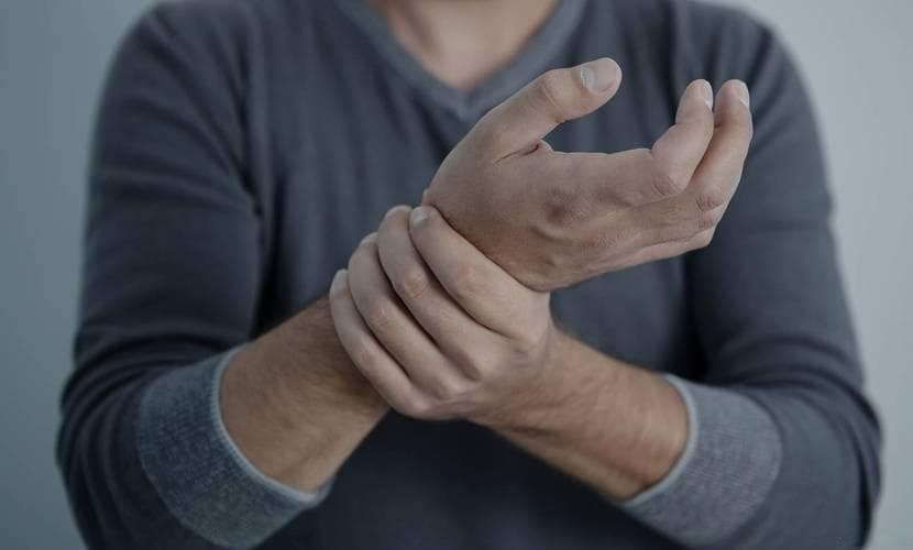手抖背后的健康密码：别忽视身体发出的信号