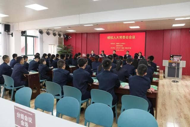 福田人大首次将"模拟人大常委会会议"搬进思政课堂，让学生沉浸体验全过程人民民主
