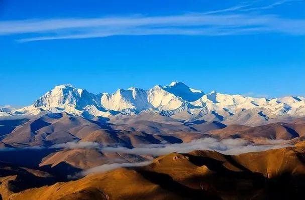 世界十大最高山峰，巍峨壮观、秀丽多姿，成为无数登山爱好者向往的圣地