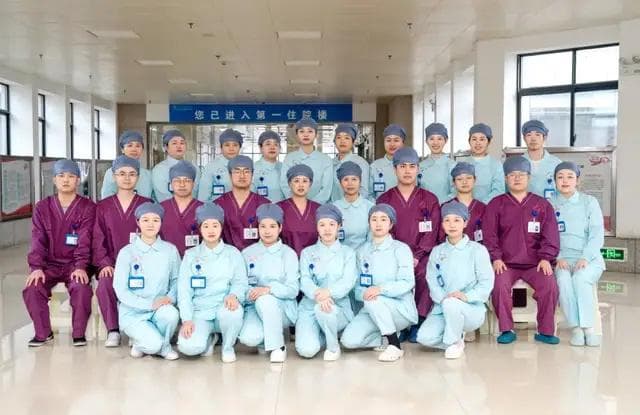 走进“生死门”：揭秘重症监护室（ICU）里的那些人和事