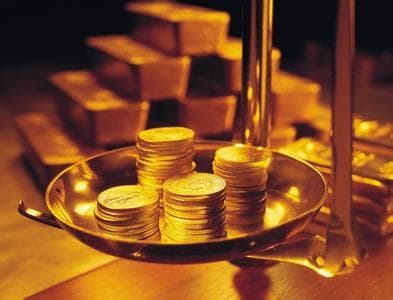 如何分析纸黄金与黄金ETF的关系？这种关系对投资组合有何影响？