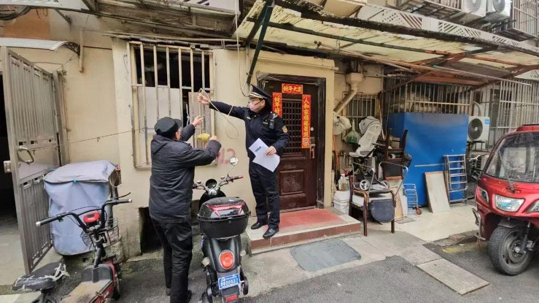 电动车停房门口“飞线充电”，TA们开展整治行动