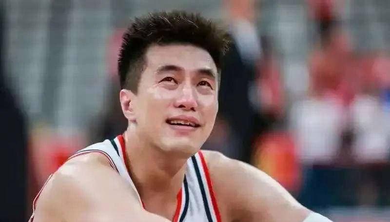 郭艾伦受伤事件引发思考：训练态度与安全保障
