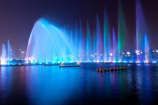 南昌夜景攻略：秋水广场、滕王阁等八大景点详解