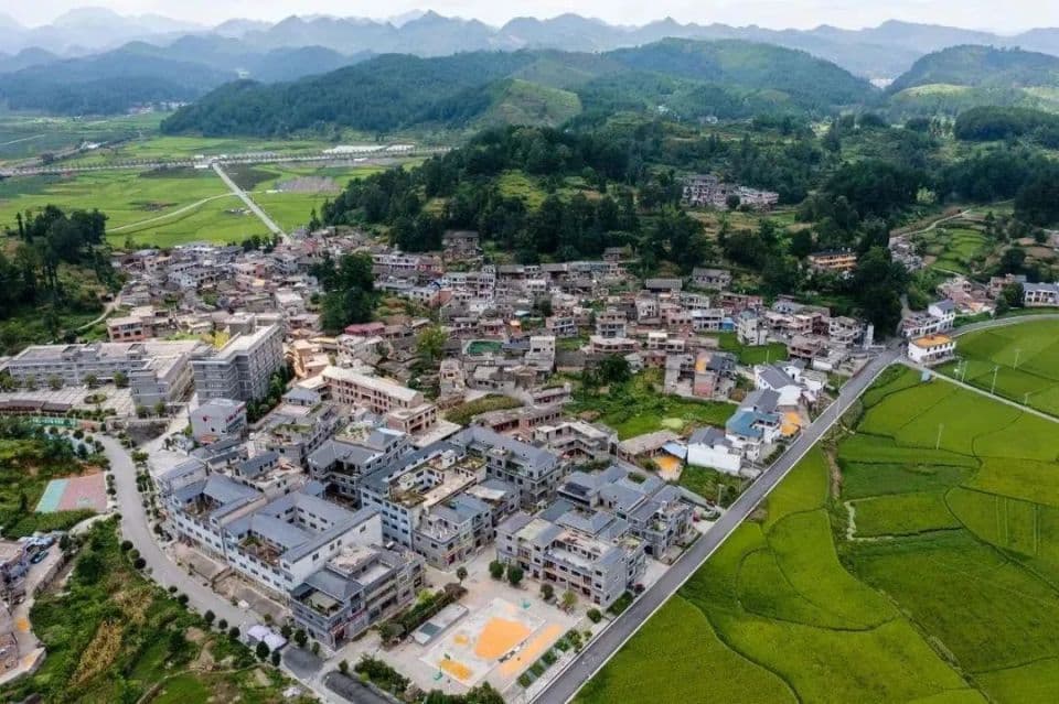 乡游黔中 | 贵定县沿山镇：层层叠叠的梯田，五彩缤纷的田园风光