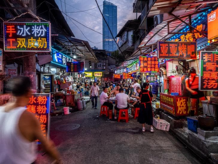 硚口长堤街：牛杂夜市通宵明
