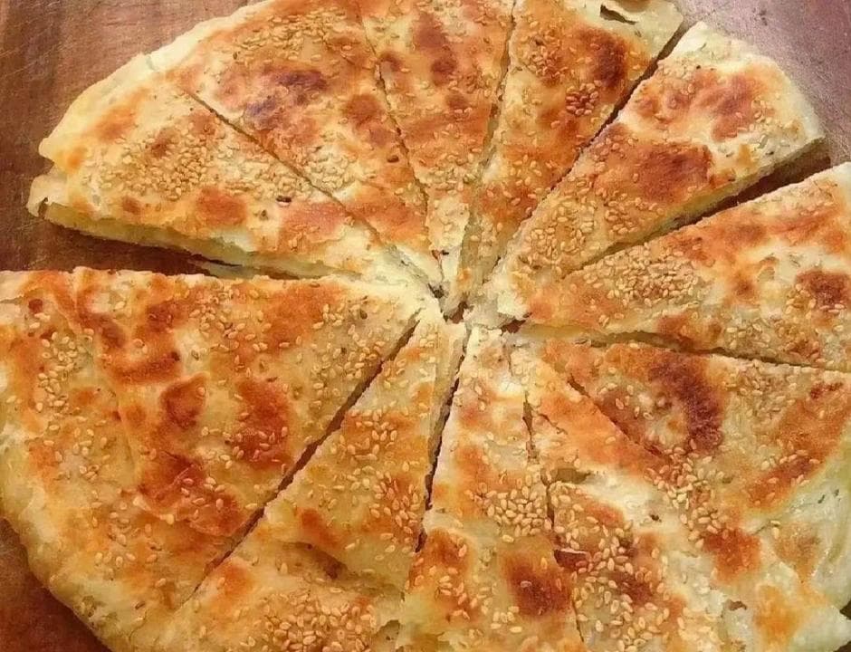 烙饼时，切记“揉面”是大忌！面点师教你5个窍门，饼软糯又多层